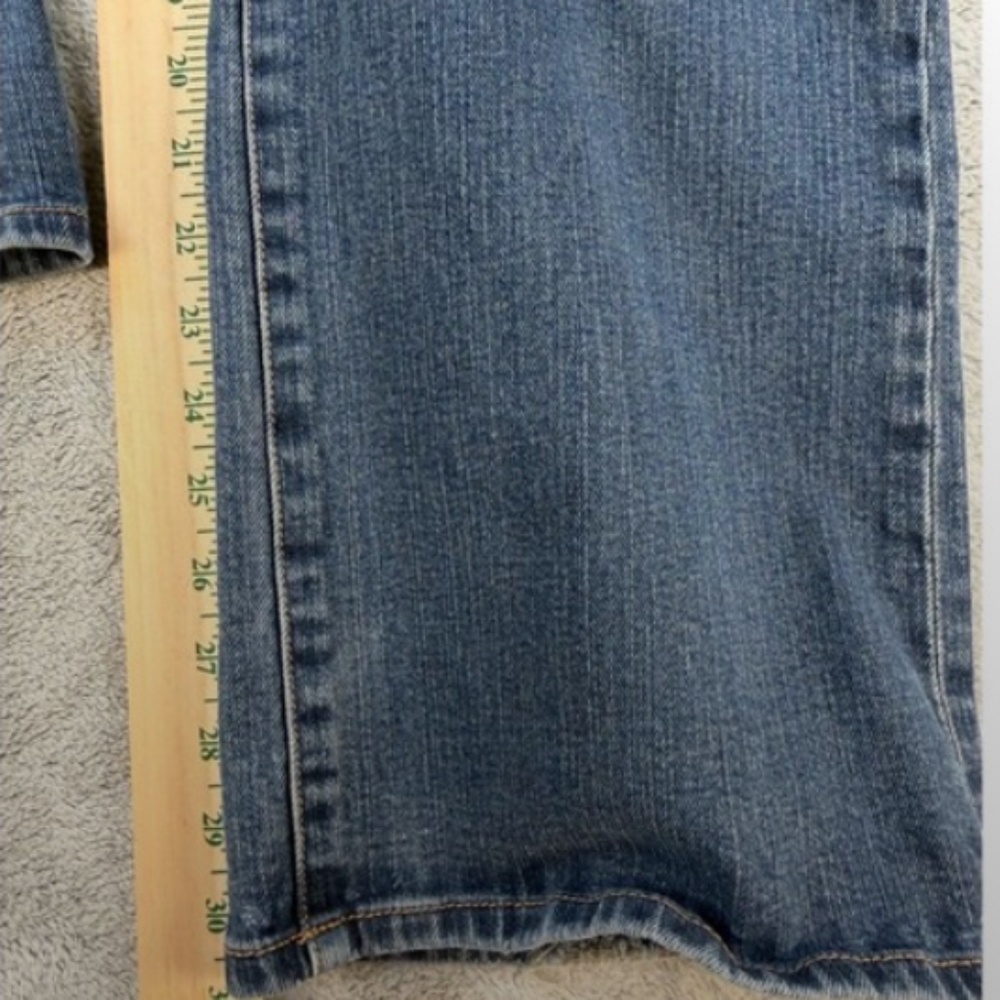 EUC Lauren Jeans Co. Premium Women’s Medium Wash Straight Leg Jeans (18W) - Picture 8 of 8